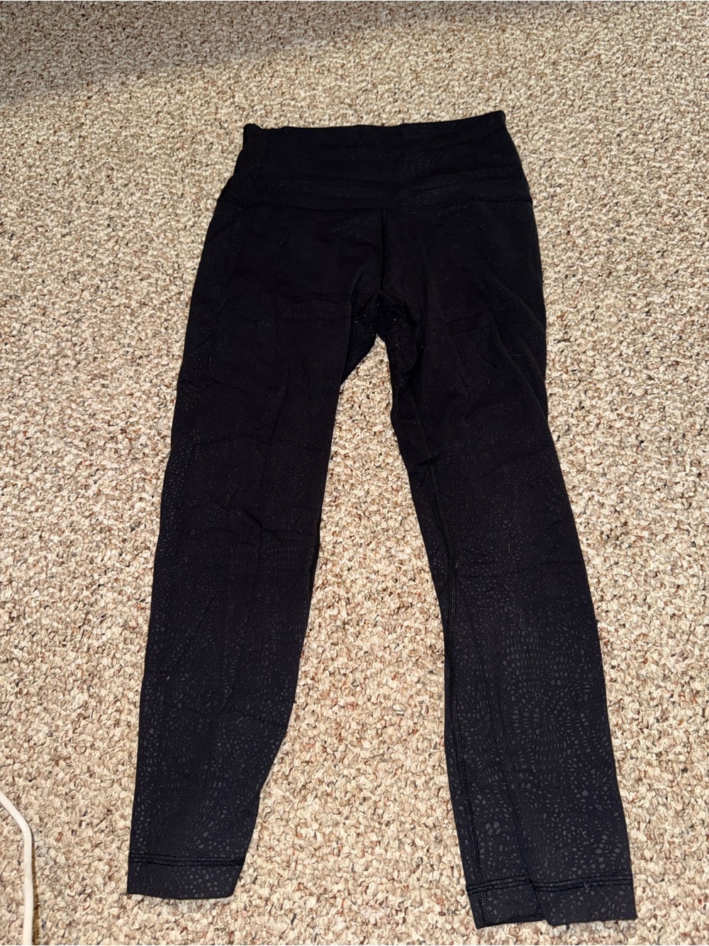 Lululemon Aligns • Size 4 • Cropped